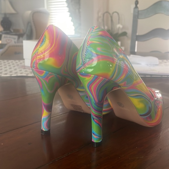 Size 6 - Picture 3 of 4